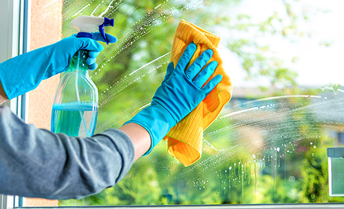 Cleaning window pane with detergent